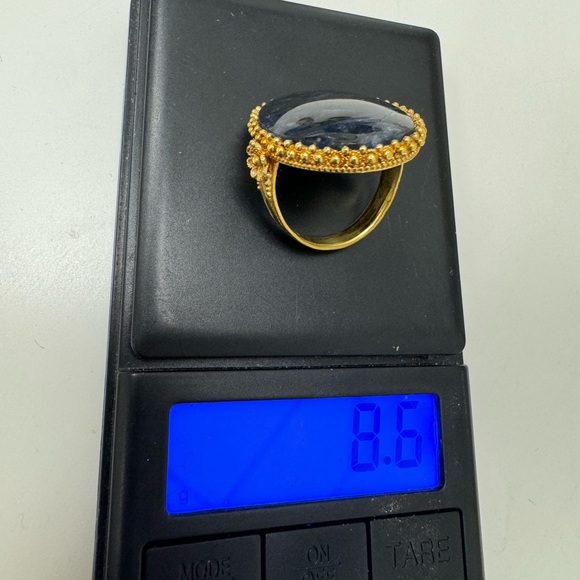 Ilias LaLaounis Sodalite Ring 18k Yellow Gold with an intricate filagree design - Picture 13 of 16